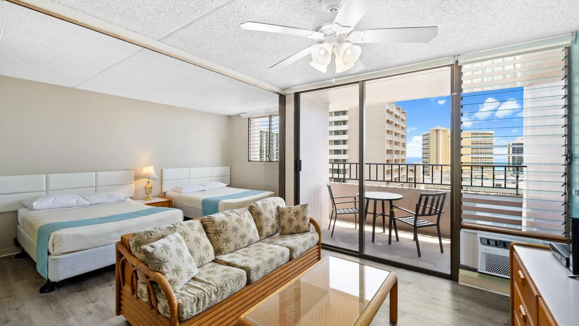 Royal Kuhio 1710 - Spacious Studio With Stunning Ocean City Views In The Heart Of Waikiki! Honolulu Casa de Férias