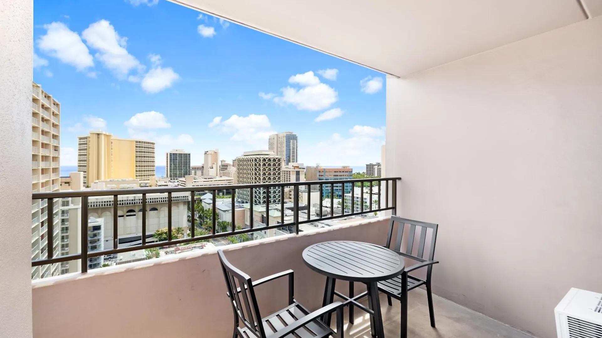 Royal Kuhio 1710 - Spacious Studio With Stunning Ocean City Views In The Heart Of Waikiki! Honolulu